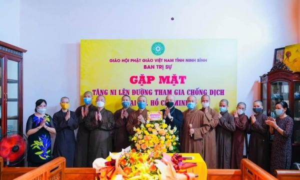 Ban Trị sự Phật giáo Ninh Bình gặp mặt 3 vị Tăng Ni vào TP.HCM chống dịch