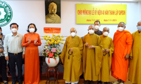Lãnh đạo chính quyền quận 3 thăm, chúc mừng nhân kỷ niệm 40 năm thành lập Giáo hội Phật giáo Việt Nam