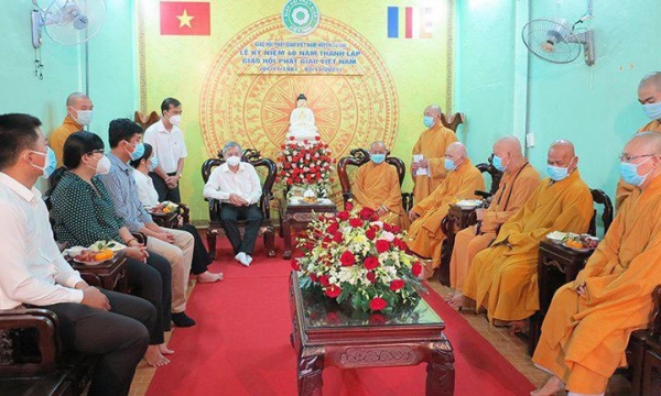 Phật giáo huyện Củ Chi trao 1,2 tỷ đồng hỗ trợ người nghèo nhân 40 năm thành lập GHPGVN