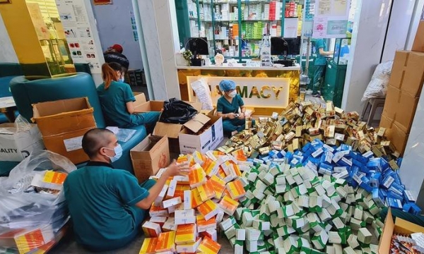 Tu viện Tường Vân tặng thiết bị y tế hỗ trợ bệnh nhân Covid-19 tại Trung tâm Y tế huyện Chợ Mới