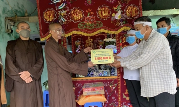 Phật giáo tỉnh Phú Yên hỗ trợ những gia đình vừa bị thiệt hại do ảnh hưởng mưa lũ