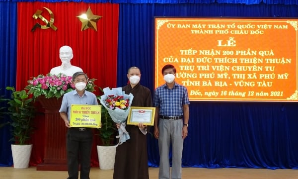 Viện Chuyên Tu bàn giao 2 căn nhà tình nghĩa và tặng 200 phần quà hỗ trợ bà con huyện Tịnh Biên