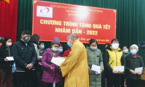 HT.Thích Gia Quang cùng quỹ Thiện Tâm – Vingroup tặng quà tết Nhâm Dần 2022 tại Cao Bằng