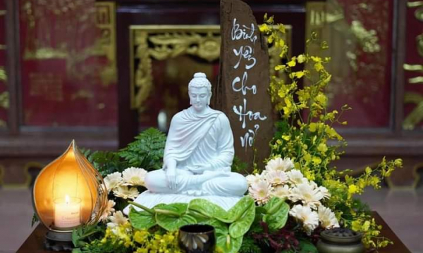 Bàn thờ Phật có cần thờ nhiều Phật hay không?