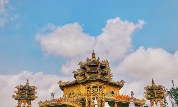 Ngôi chùa ‘dát vàng’ được ví như ‘Thái Lan thu nhỏ’ ở Hưng Yên