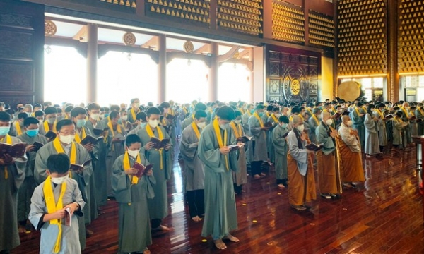 Gần 1.000 người quy y Tam bảo tại chùa Huê Nghiêm