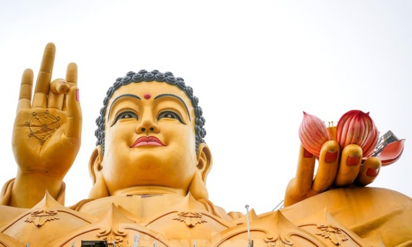 Chiêm ngưỡng Đại tượng Phật cao nhất Đông Nam Á ở Hà Nội có trái tim ngọc nặng hơn 1 tấn