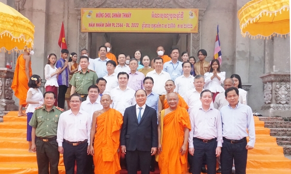 Chủ tịch nước đến thăm và chúc tết Chôl Chnăm Thmây tại Học viện Phật giáo Nam tông Khmer