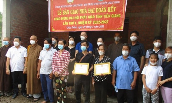 Ban Trị sự Phật giáo huyện Châu Thành bàn giao nhà Đại đoàn kết