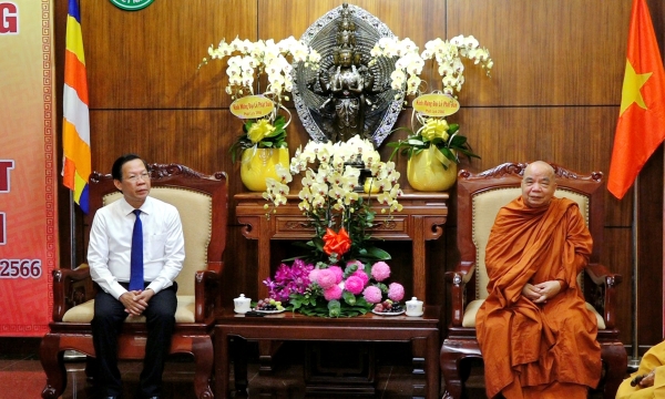 Chủ tịch UBND Thành phố Phan Văn Mãi thăm, chúc mừng Phật đản đến Ban Trị sự Phật giáo Thành phố