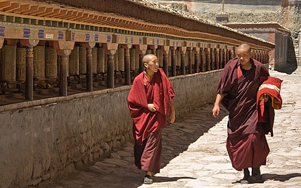 Phật dạy: Ca ngợi không đúng, tác hại khó lường