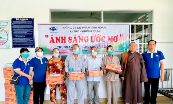 Tổ đình Kim Cang (Long An) tổ chức phẫu thuật mắt cho bà con khó khăn tại tỉnh Đồng Tháp