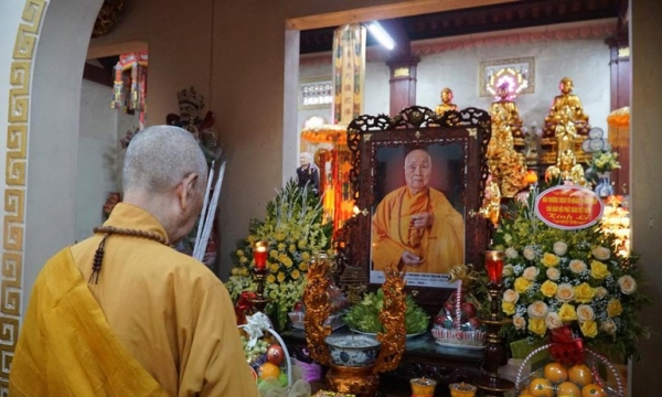 Trưởng lão Hòa thượng Thích Trí Quảng tưởng niệm chư Tổ và tiền nhân tại cố đô Hoa Lư (Ninh Bình)