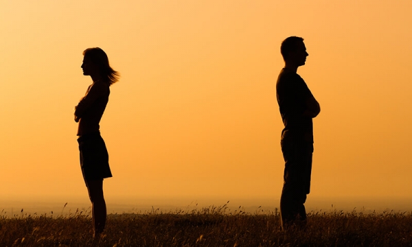 Con phải làm sao để vượt qua nỗi đau khổ khi đối diện với hôn nhân không hạnh phúc?