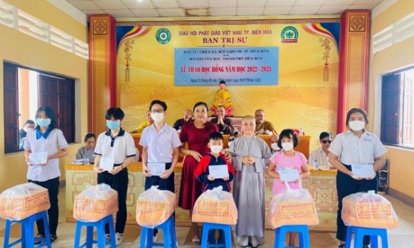 Ban Từ thiện - Xã hội Phật giáo TP.Biên Hòa trao 60 học bổng cho học sinh nghèo