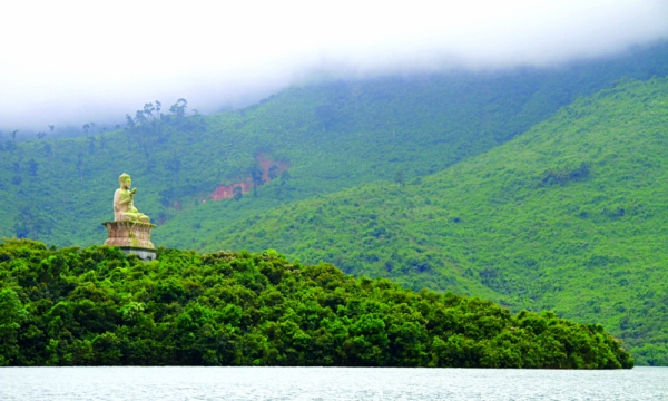 Thiền viện Trúc Lâm Bạch Mã - Chốn thiền tịnh đẹp như tranh