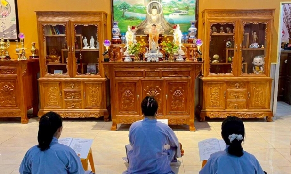 Sau khi quy y, người Phật tử có phải ăn chay trường và tụng kinh như các Thầy ở chùa không?