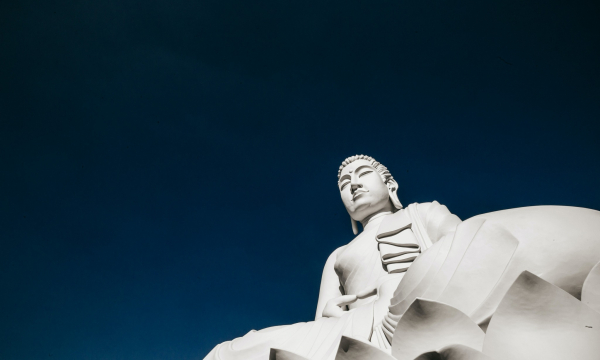 Ai tạo ra bức tượng Phật đầu tiên?