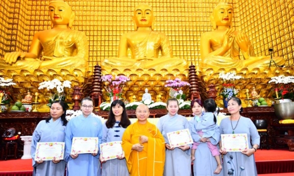 TP.HCM: Trang nghiêm lễ quy y Tam Bảo tại chùa Giác Ngộ