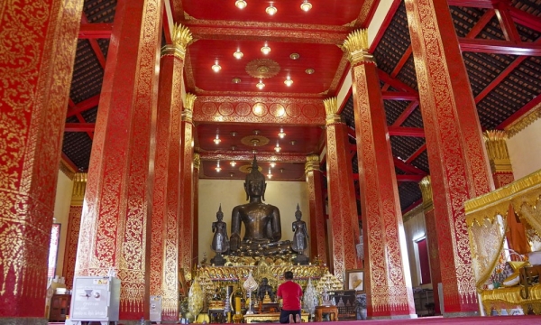 Pho tượng Phật bằng đồng lớn nhất nước Lào