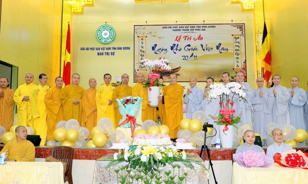 Bình Dương: Tăng Ni sinh Trường Trung cấp Phật học tổ chức Lễ Tri ân Ngày Nhà Giáo Việt Nam 20/11