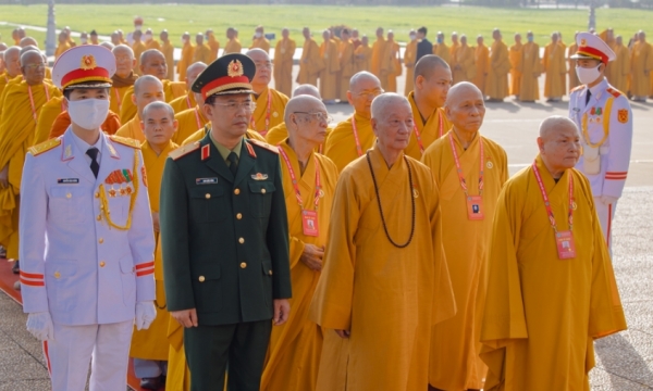 Đại biểu Đại hội Phật giáo toàn quốc lần IX vào lăng viếng Chủ tịch Hồ Chí Minh