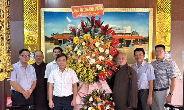 Công an tỉnh Bình Dương chúc mừng thành công của Đại hội Phật giáo toàn quốc lần thứ IX