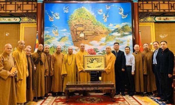 Hòa thượng Hội trưởng Hiệp hội Phật giáo Trung Quốc chúc mừng thành công Đại hội