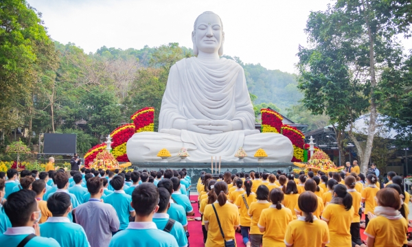 Sau khi thành đạo, Đức Phật nhập định một tuần đứng nhìn cây Bồ đề, điều này có ý nghĩa gì?