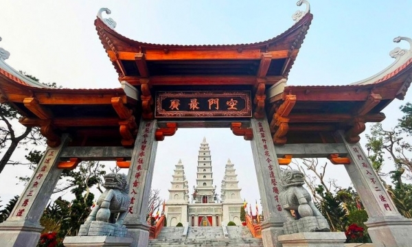 Kiến trúc chùa Việt cổ trong quần thể tâm linh bên vịnh Hạ Long