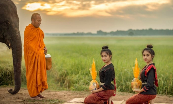 Phật dạy về khác biệt giữa có bố thí và không có bố thí