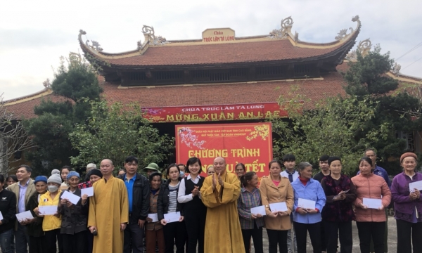 HT.Thích Gia Quang cùng quỹ Thiện Tâm - Vingroup tặng quà Tết Quý Mão 2023 tại Cao Bằng