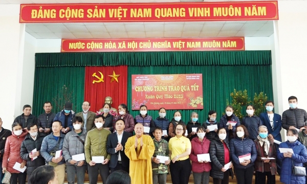 Quỹ Thiện Tâm -Tập đoàn Vingroup kết hợp cùng chùa Linh Thông tặng quà tết đến hộ dân có hoàn cảnh khó khăn