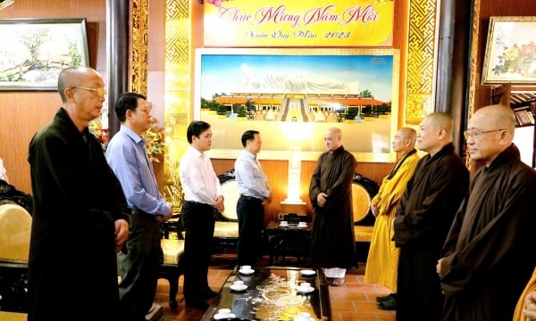 Lãnh đạo Công an tỉnh Bình Dương thăm và chúc tết Thường trực BTS Phật giáo tỉnh