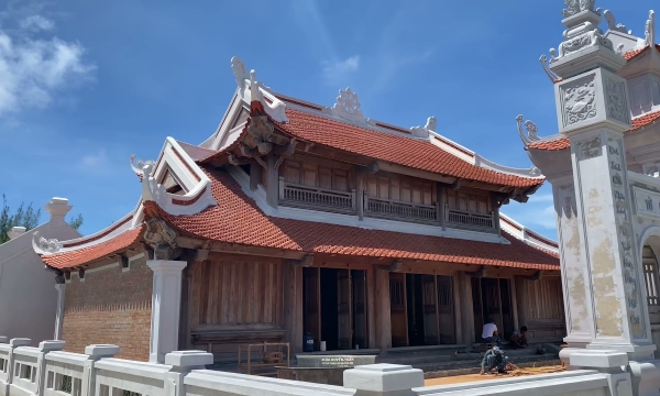 Vẻ đẹp thanh bình của ngôi chùa trên đảo Sinh Tồn Đông