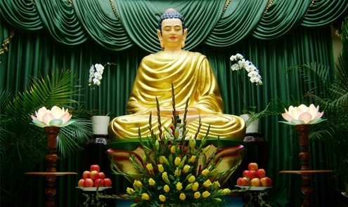 Ý nghĩa cúng nhang, đèn, hoa quả bàn thờ Phật ngày xuân
