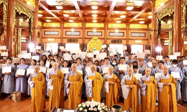 Hơn 500 Phật tử quy y Tam Bảo nhân dịp Rằm Thượng Nguyên tại chùa Thiên Quang