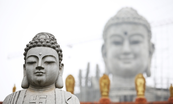 Phước lành và sự cảm ứng khi tôn tạo tượng Phật