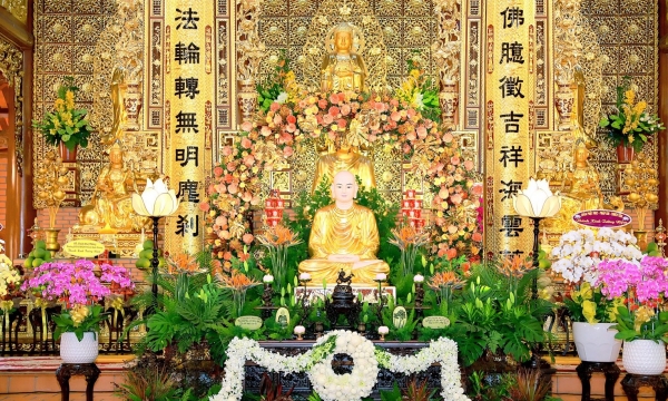 Trang nghiêm lễ tưởng niệm Đức Thánh Tổ Ni Đại Ái Đạo tại chùa Thiên Quang