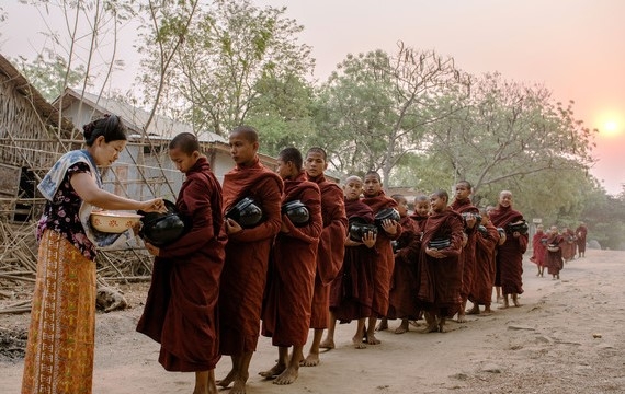 Phật dạy về tám nhân duyên làm tổn hại các gia đình