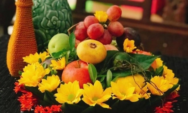Cúng hoa quả ở chùa có được mang hết về nhà?
