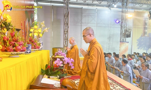 Lễ Phật với lòng tôn kính được thể hiện qua hành động và hình thức như thế nào?