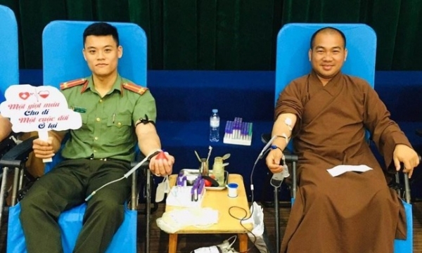 Chư Tăng, Phật tử chùa Đại Tuệ hiến máu tình nguyện
