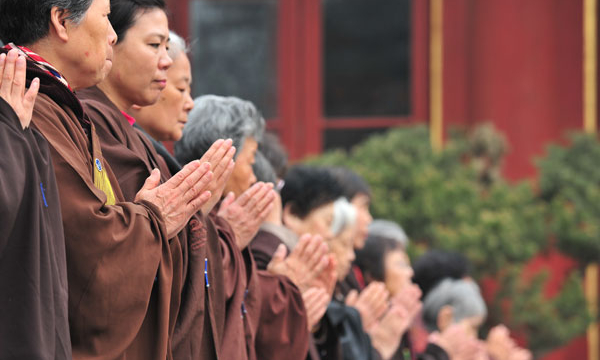 Người học Phật có thể tranh chấp tài chính hay không?