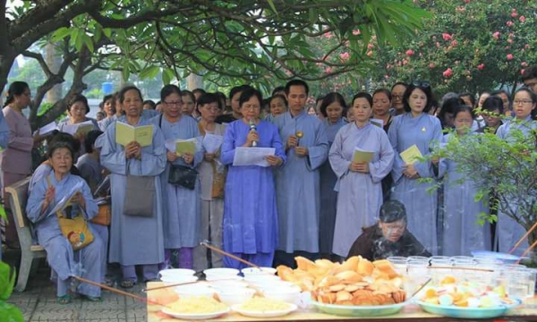 Cúng thí thực mà các vong linh bám theo mình thì có tốt không?