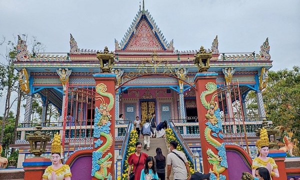 Những ngôi chùa Khmer rộn ràng chuẩn bị đón Tết cổ truyền Chol Chnam Thmay