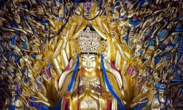 ‘Bảo vật’ bên trong tượng Phật Bà Quan Âm 800 năm tuổi được phát hiện nhờ một sự cố đặc biệt