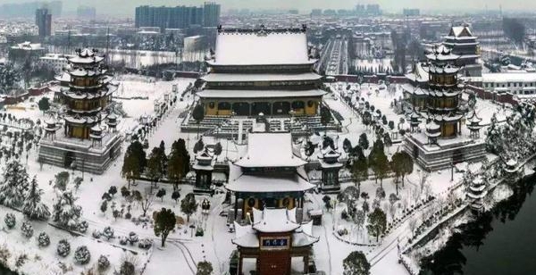 Ngôi chùa Phật giáo lớn nhất Trung Quốc, sánh ngang Tử Cấm Thành