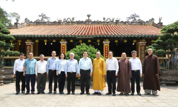 Phái đoàn Ban Tuyên giáo Trung ương viếng thăm chùa Hội Khánh tại Bình Dương