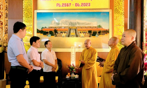 Lãnh đạo Công an tỉnh Bình Dương thăm và chúc mừng Đại lễ Phật đản PL.2567